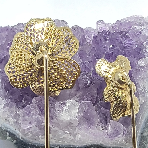 Vintage flower stick pin + bear stick pin - Picture 3 of 10